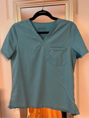 Mediclo TENCEL Sal Medium Women’s Scrub Top- Island Blue